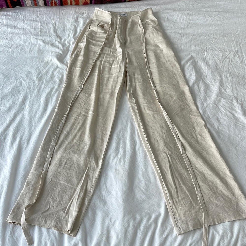 Intermix private label brand Size 0, khaki lightweight pants